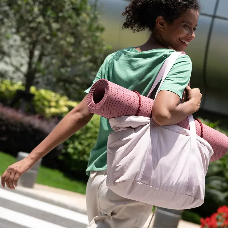 Women Travel Tote Bag Universi - مراجعة Yoga Fitness Mat وسعره