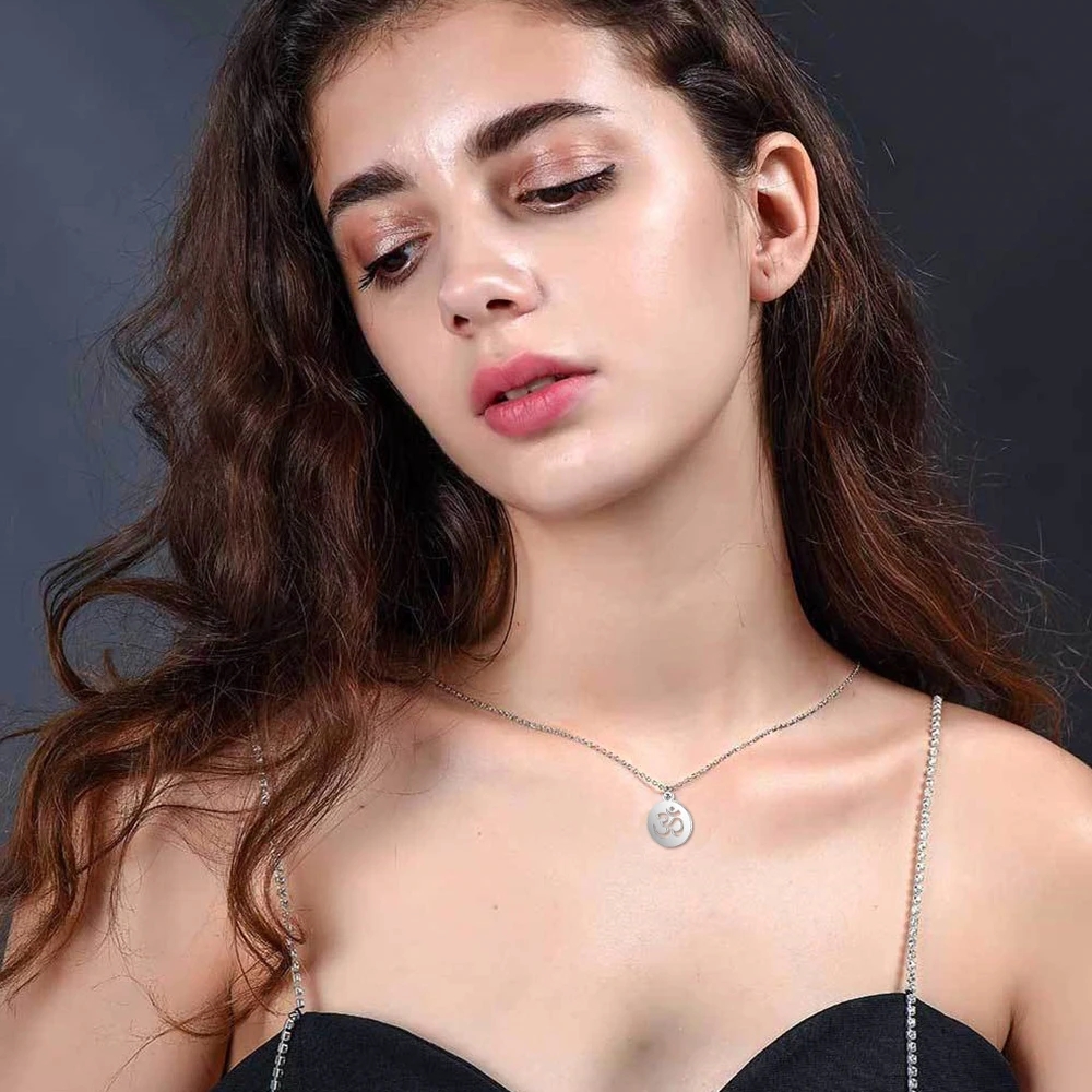 Small Yoga Pendant Gold Color  - مراجعة Yoga Fitness Zone وسعره