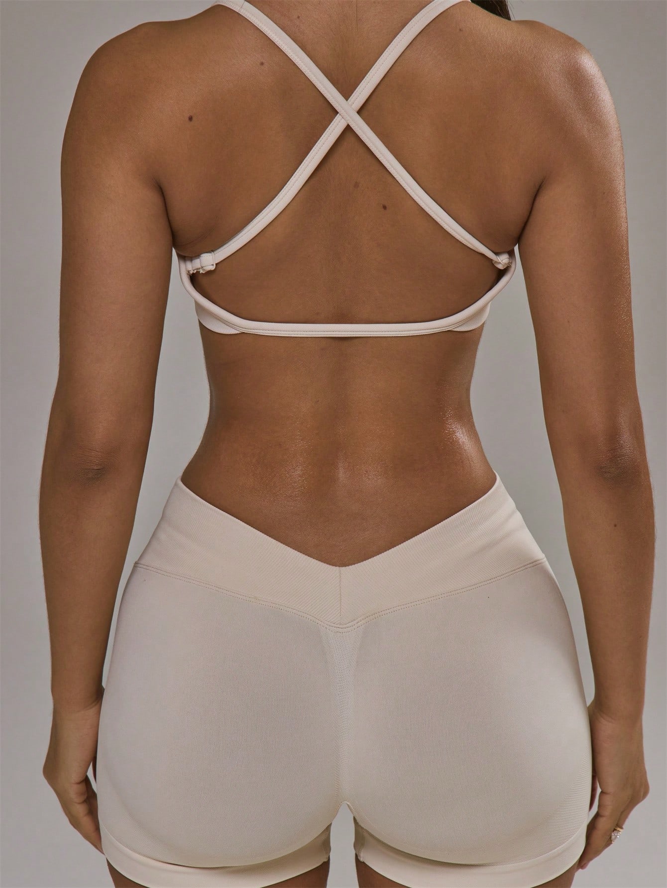 Cross Back Sports Bra & Scrunc - مراجعة Yoga Fitness Wear وسعره