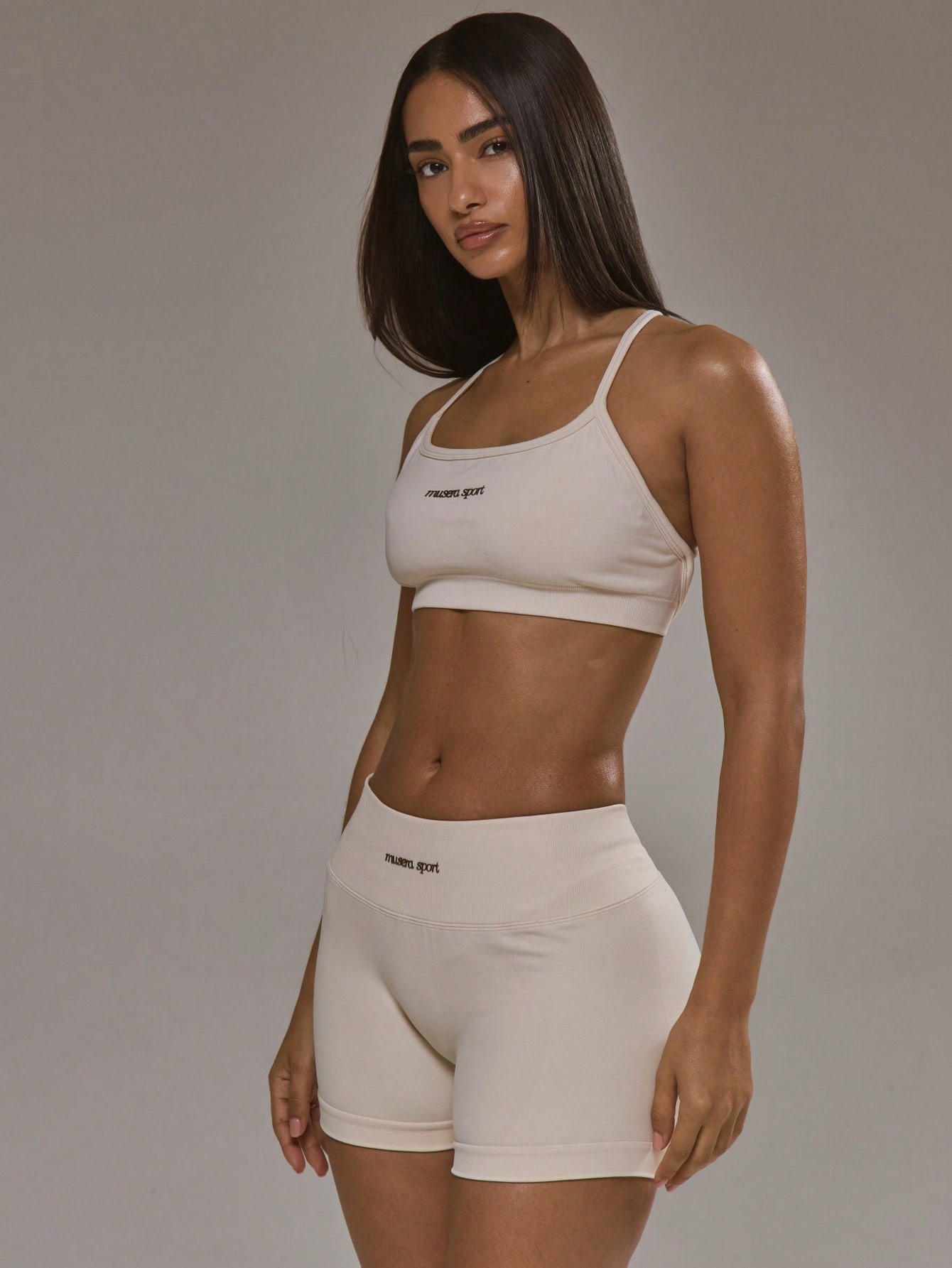 Cross Back Sports Bra & Scrunc - مراجعة Yoga Fitness Wear وسعره