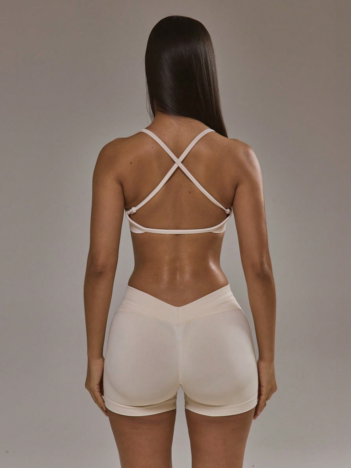 Cross Back Sports Bra & Scrunc - مراجعة Yoga Fitness Wear وسعره