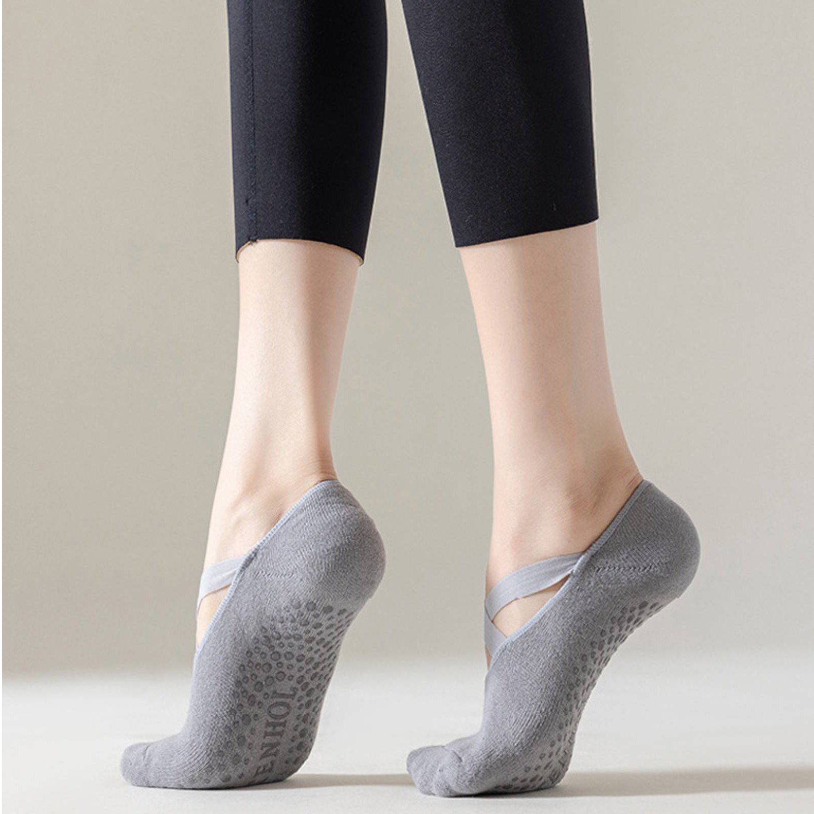 Non Slip Fitness Socks Breatha - مراجعة Yoga And Fitness Studio وسعره